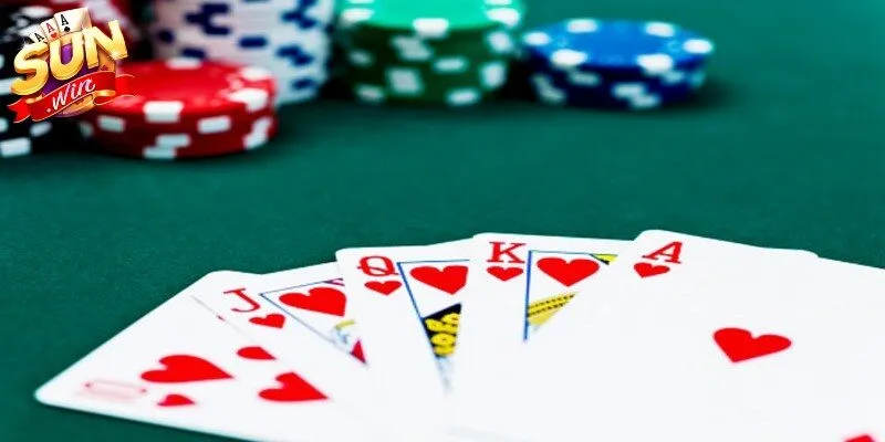 Khi vòng cược kết thúc, hệ thống sẽ tiến hành so bài 